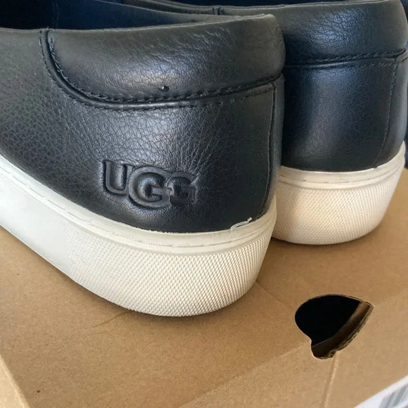 UGG size 9 Leather Slip Ons - Picture 5 of 9
